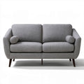 Szara sofa dwuosobowa z tapicerką poliestrową i ciemnobrązowymi drewnianymi nogami, 160 × 85 × 82 cm
